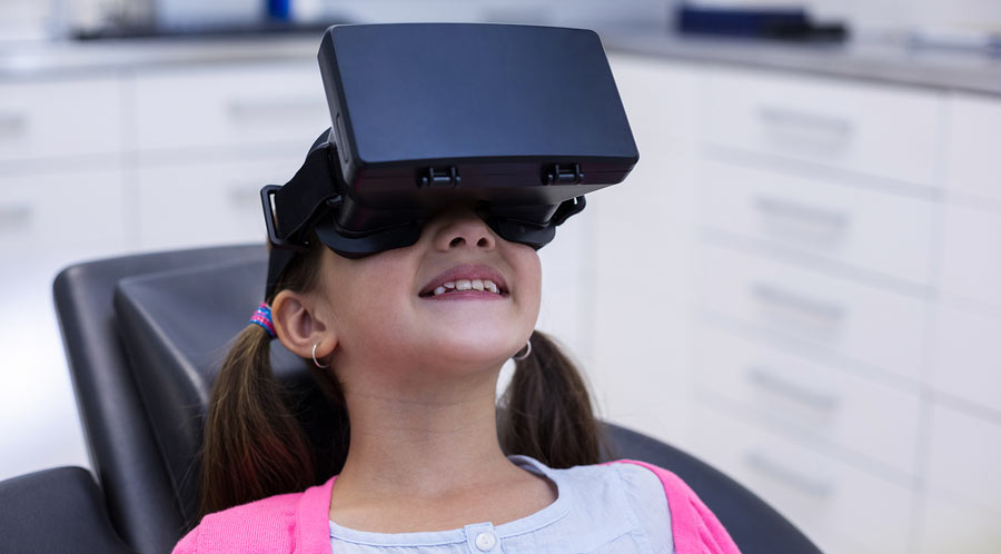 Bệnh nhân nhí được sử dụng công nghệ thực tế ảo để giảm bớt nỗi sợ khi làm răng 