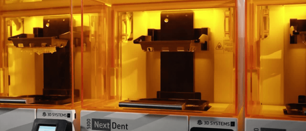 Máy in 3D trong quá trình niềng răng bằng kỹ thuật số