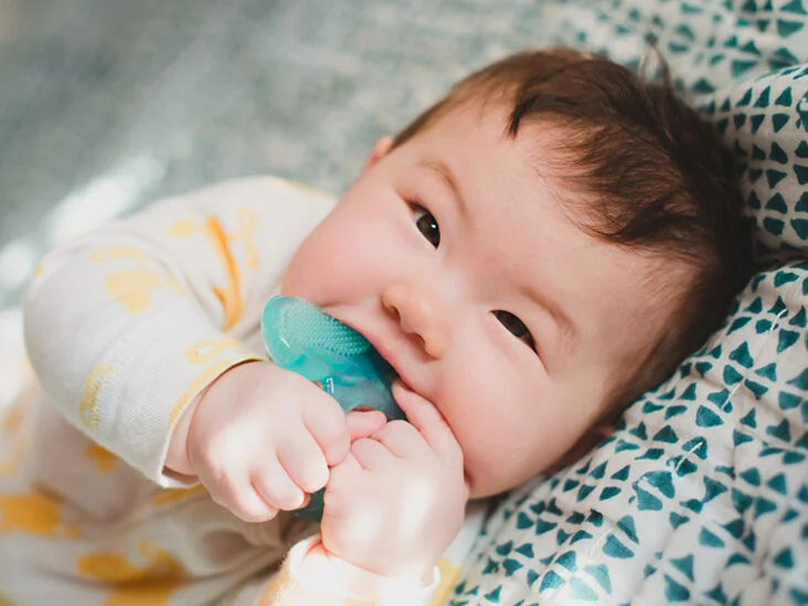 Có nhiều nguyên nhân khiến trẻ chậm mọc răng, để biết chính xác phụ huynh nên đưa bé đi khám sớm tại bệnh viện/phòng khám chuyên khoa
