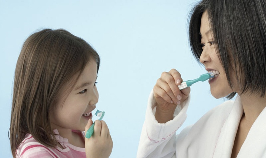 Bao nhiêu tuổi thì niềng răng được? Khi niềng bé cần học cách chăm sóc răng miệng đúng cách