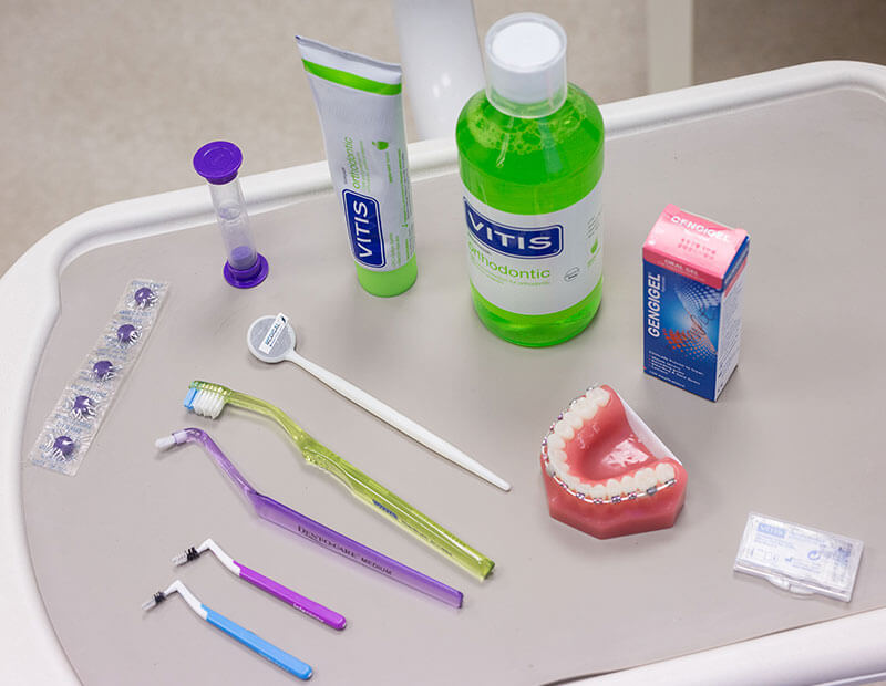 Một số dụng cụ phổ biến vện sinh răng miệng khi niềng răng